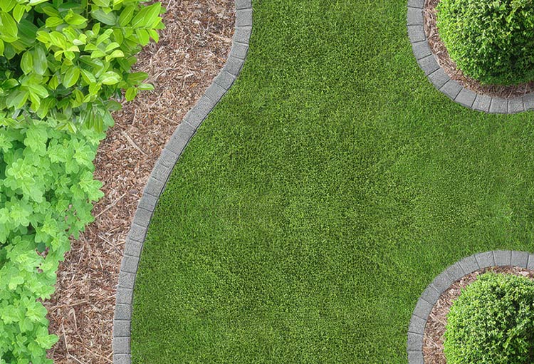 Kleine Steinarbeiten im Garten: Beeteinfassungen